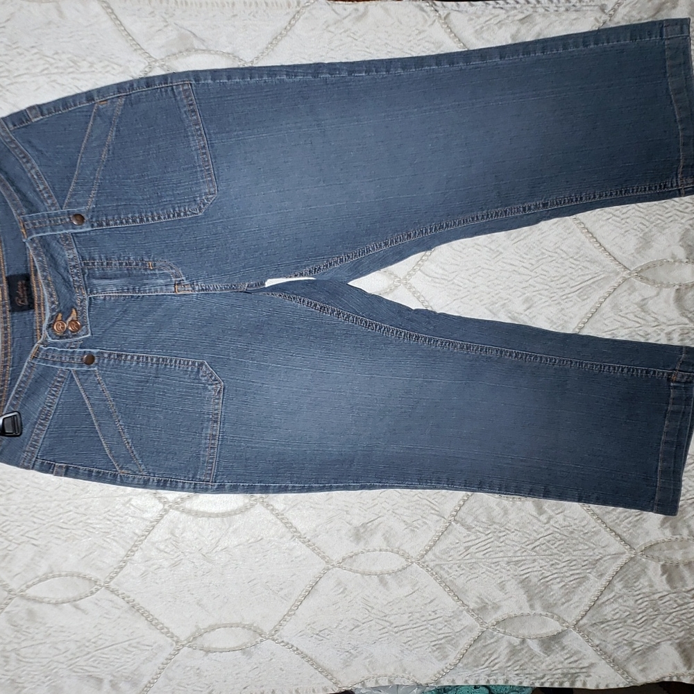 Women's Capri jeans,Copper Stitching.